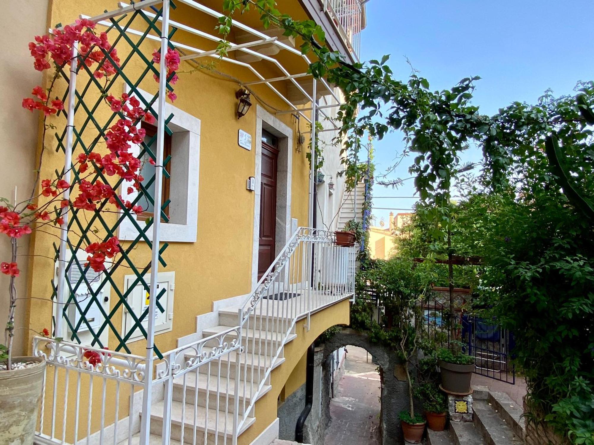 Sole Apartment Taormina Eksteriør billede